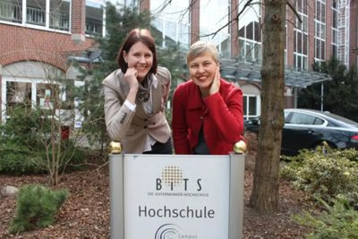 Prof. Dr. Martina Stangel-Mesecke mit Doktorantin Pia Hahn