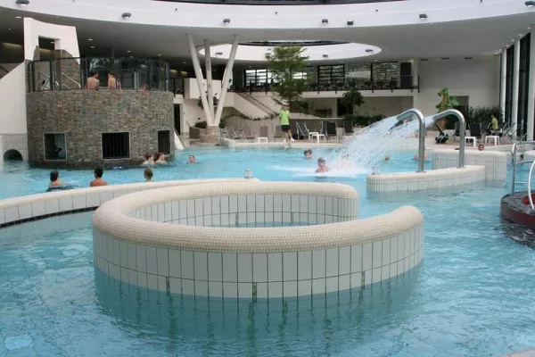 Bild: Ferienbadespaß in der GraftTherme