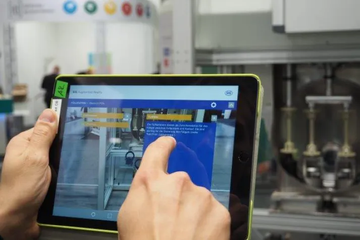 Bild: Mobile Technische Dokumentation + Virtuelle Realität = 'Augmented Documentation'
