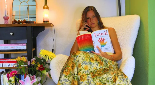 Bild: Multisensorische Massage in Berlin: Elisa Bernschein Wellnessmassagen schafft Entspannung für alle Sinne