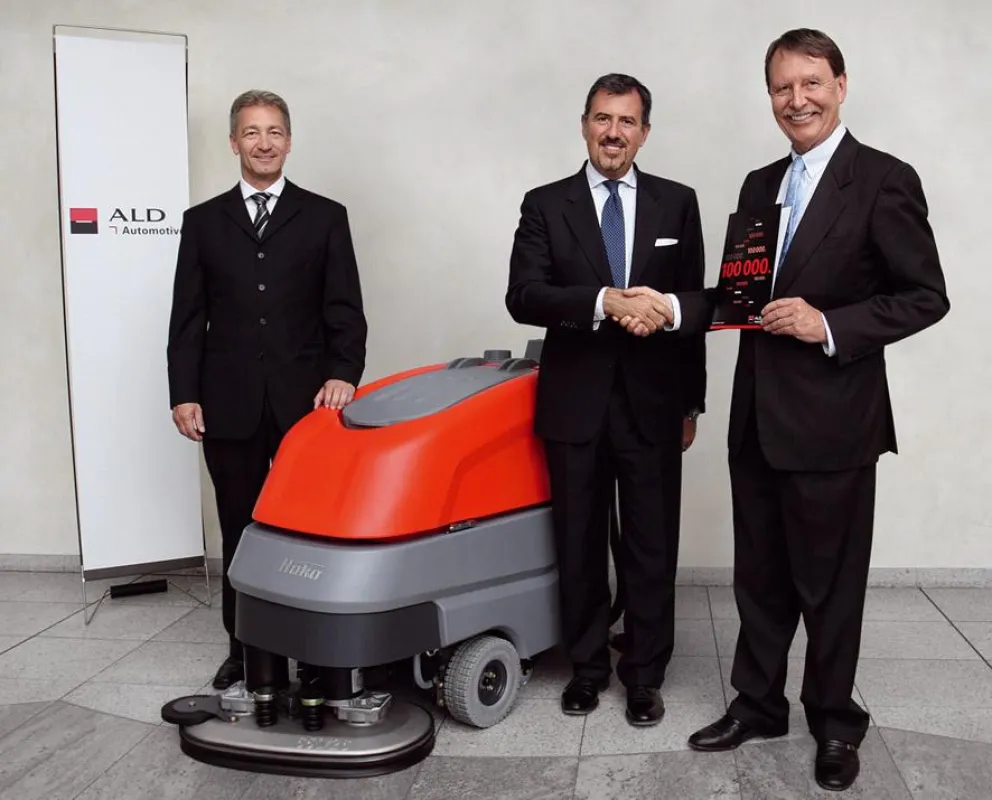 Karsten Rösel, CEO ALD Automotive Gruppe Deutschland, Gianluca Soma, CEO ALD International, Ernst-Jürgen Gehrke, Geschäftsführer Hako-Werke (v.l.)