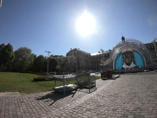 Bild: CreationPark baut Rundbogenbühne, Chorbühne, FOH und PA-Tower auf Katholikentag in Münster