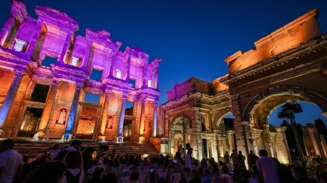 Türkiyes Nachtmuseen-Projekt startet in die dritte Saison mit 20 besonderen Kulturstätten Bild: Türkiyes Nachtmuseen-Projekt startet in die dritte Saison mit 20 besonderen Kulturstätten