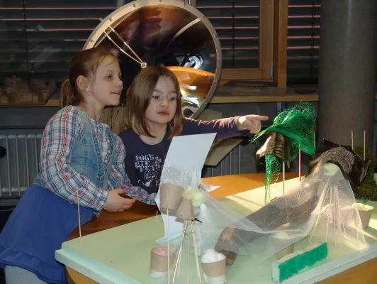 Bild: Grundschulkinder erkunden die Welt der Technik: 4. Kinderwerkstätten bringen Kindern MINT-Fächer nahe