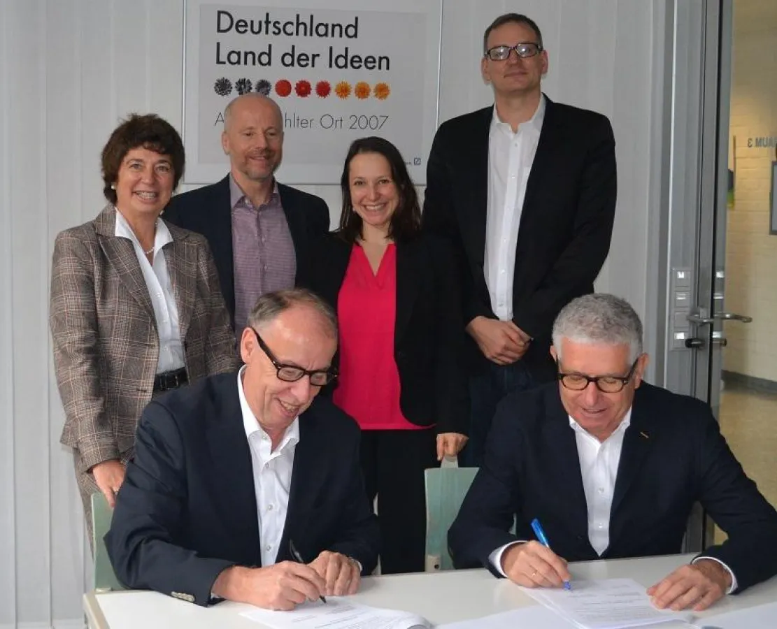 Prof. Sanchez Bengoa, C.Steinbach, Dr. Martini, D.Strigel. vorn: Prof. Nagy, Prof. Hölz. Foto:Motzko