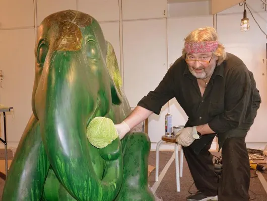 Bild: Elephant Parade® Trier-Luxemburg 2013: WOODY – Der Mann mit dem Kohl ist da