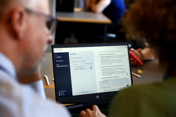 BärGPT: Senatskanzlei führt ersten landeseigenen KI- Assistenten ein Bild: BärGPT: Senatskanzlei führt ersten landeseigenen KI- Assistenten ein