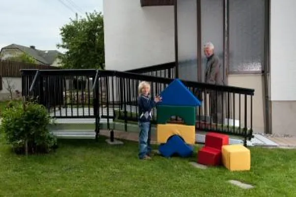 Bild: Barrierefreiheit ohne Umbau - TOPROs Rampensysteme: Modular, sicher und individuell