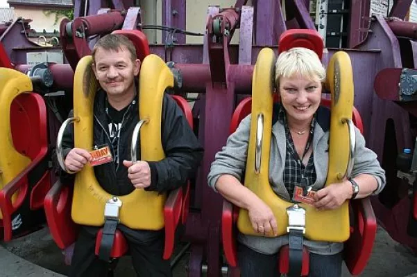 Bild: Giselas der Republik stürmen den Movie Park Germany beim Krüger G-DAY