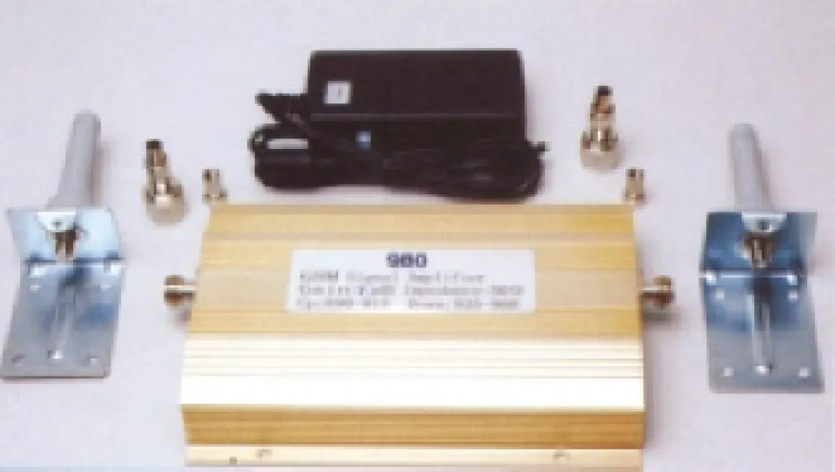 Beispiel eines Inhouse Repeater inkl Antennen un Netzteil
