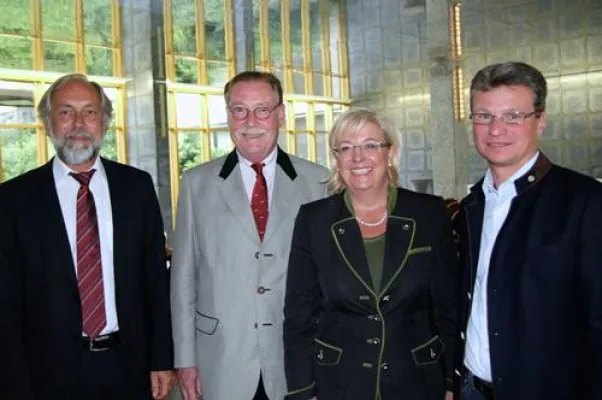 Bildungs-Staatssekretär begeistert in Regenstauf mit Plädoyer für die berufliche Bildung Bild: Bildungs-Staatssekretär begeistert in Regenstauf mit Plädoyer für die berufliche Bildung