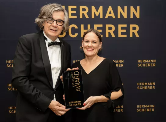 Bild: Speaker Slam Weltrekord: Laura Gintar gewinnt Excellence Award