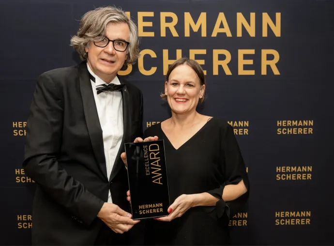 Speaker Slam Weltrekord: Laura Gintar gewinnt Excellence Award Bild: Speaker Slam Weltrekord: Laura Gintar gewinnt Excellence Award