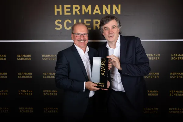 Bild: Unternehmer aus Sachsen erhält Excellence-Award als Speaker