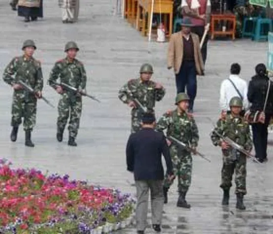 Bild: Tibet / VR China - Anhaltende Diffamierung des Dalai Lama und Repressalien demütigen und provozieren Tibeter