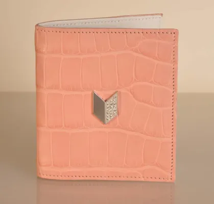 Bild: Die weltweit exklusivste Geldbörse ist ab sofort als besonderes Weihnachtsgeschenk bei SLICKFOLD erhältlich