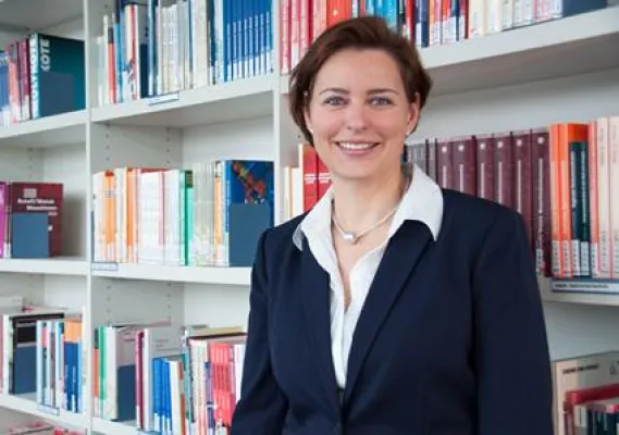 Bild: Ness zur neuen Direktorin der Berufsakademie berufen