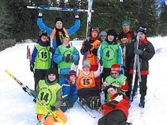 Bild: Die XNX GmbH unterstützt den Skisport mit behinderten Kindern