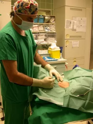 Bild: 80 Prozent der Operationen ohne Vollnarkose: Das Asklepios Klinikum Bad Abbach ist ein Kompetenzzentrum für Teilnarkosen