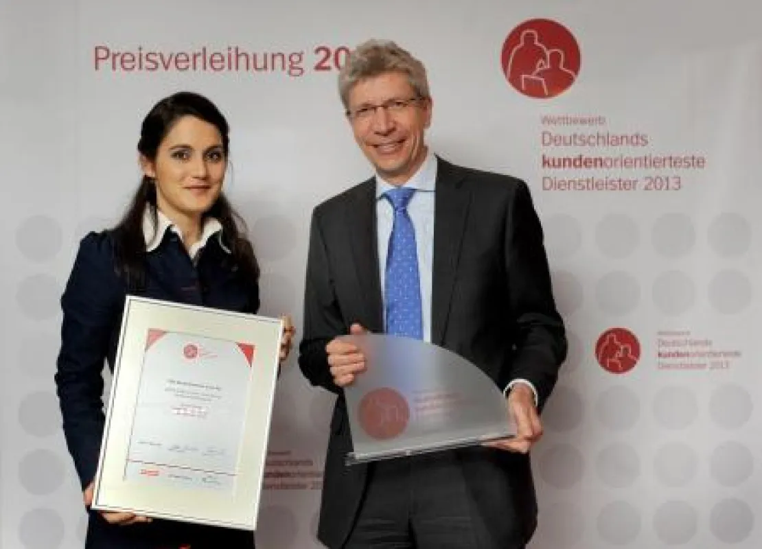 Preisverleihung zum DkD 2013, Verena Fink (Director Customers Focus) & Dr. Ulrich Flatten (CEO, QVC)