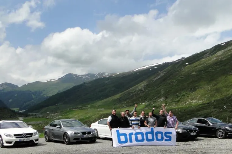 Bild: Mit Vollgas quer durch die Alpen