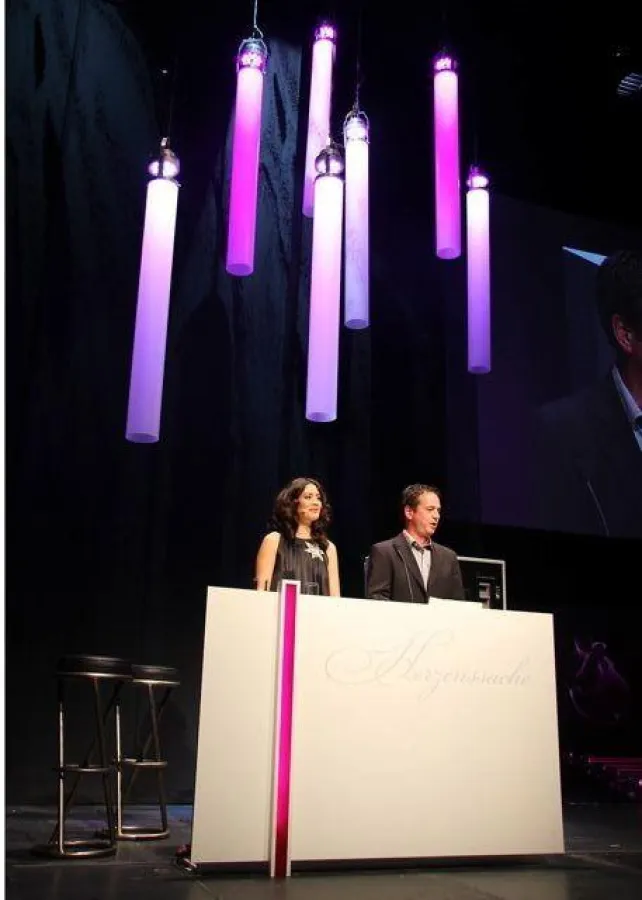 Das Moderatoren-Team Christine Henning und Roberto Cappelluti (beim VDW AWARD 08)