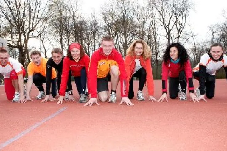 FC Bayern-Spielerinnen geben Trainingstipps, beim kostenlosen HVB BKK Lauftreff für Jedermann Bild: FC Bayern-Spielerinnen geben Trainingstipps, beim kostenlosen HVB BKK Lauftreff für Jedermann