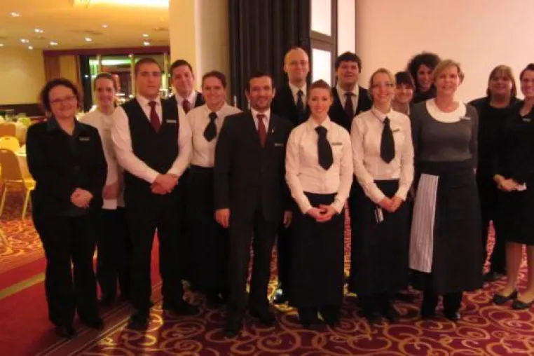 Bild: Heidelberg Marriott Hotel lädt Bedürftige zum Weihnachtsbuffet