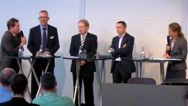 Wie sicher können Daten bei Industrie 4.0 sein? Podiumsdiskussion auf der CeBIT 2015 bringt es auf den Punkt. Bild: Wie sicher können Daten bei Industrie 4.0 sein? Podiumsdiskussion auf der CeBIT 2015 bringt es auf den Punkt.