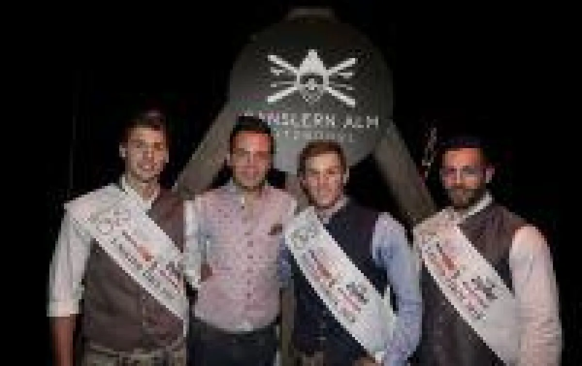 Wolfstuch Gründer Wolf-Thomas Karl mit den Siegern der Mister Tirol Wahl 2018 (Foto: Angelo Lair Photography)