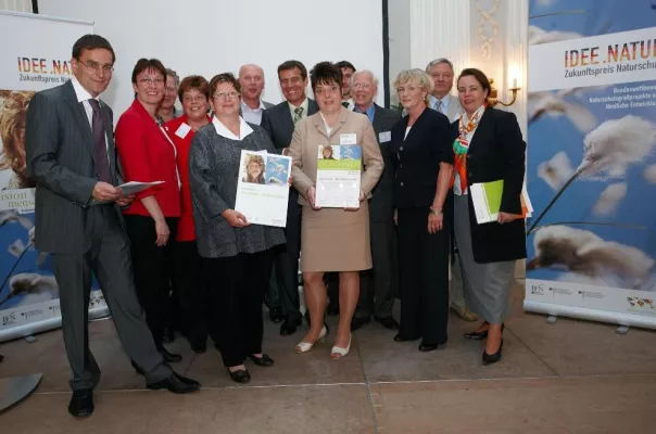 Bild: Lindhorst Gruppe engagiert sich im Projekt „Hohe Schrecke – Alter Wald mit Zukunft“