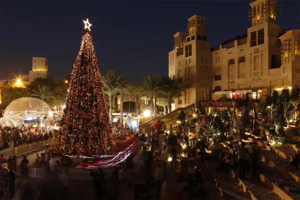 Bild: Weihnachtsland im Wüstensand: Madinat Jumeirah bringt Feiertagserlebnisse nach Dubai