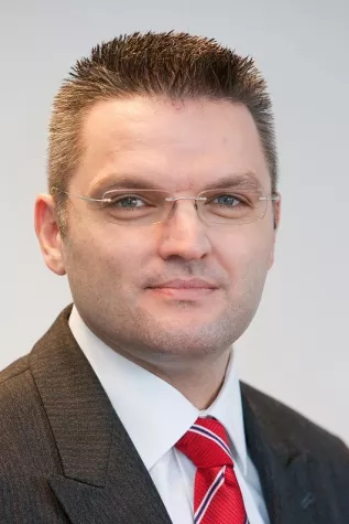 eBusiness: Vertriebsprofi Zvonko Baric wechselt von der Porsche-Tochter MHP zu POOL4TOOL Bild: eBusiness: Vertriebsprofi Zvonko Baric wechselt von der Porsche-Tochter MHP zu POOL4TOOL