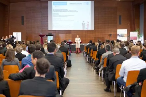 450 Bewerber bereit für den Einstieg in die Immobilienbranche Bild: 450 Bewerber bereit für den Einstieg in die Immobilienbranche