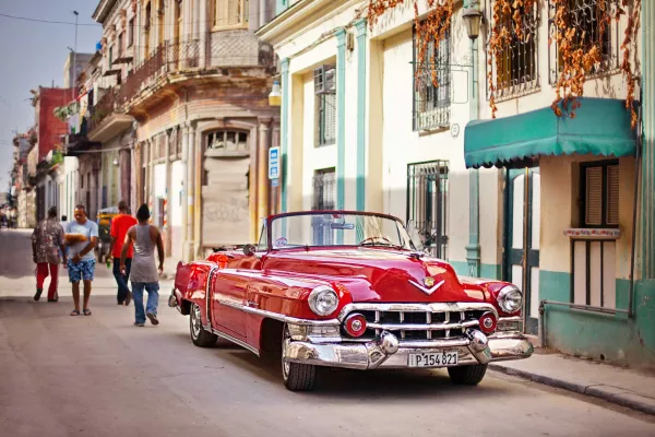Bild: Oldtimer Touren in Kuba - privatwirtschaftliche kubanische Agentur gewinnt "International Travel Award"