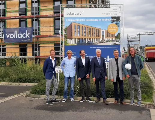 Bild: Neuer Standort für Solarparc: klimaneutraler Holzbau wächst in großen Schritten