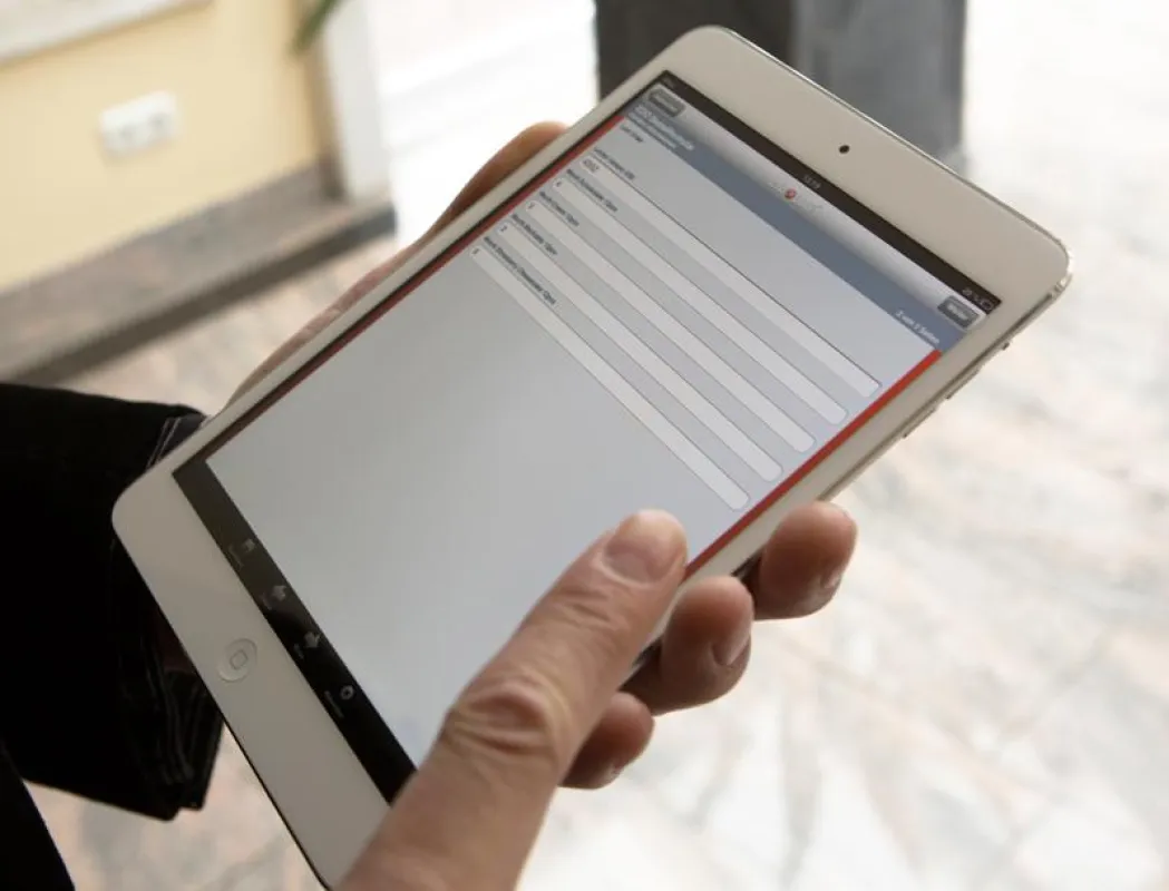 Mit der mobilen Formularlösung eMODAT erfassen Nutzer Daten via Smartphone und Tablet-PC.