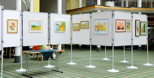 Bild: „Land und Meer (Mehr)“ in der Zentralklinik Bad Berka - Neue Gemäldeausstellung im Foyer eröffnet