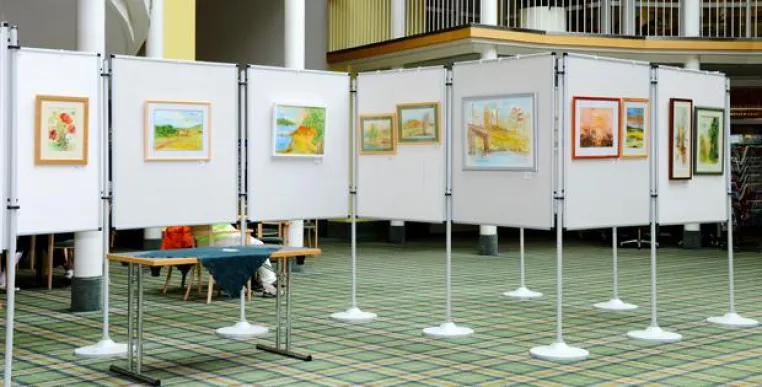 Bild: „Land und Meer (Mehr)“ in der Zentralklinik Bad Berka - Neue Gemäldeausstellung im Foyer eröffnet