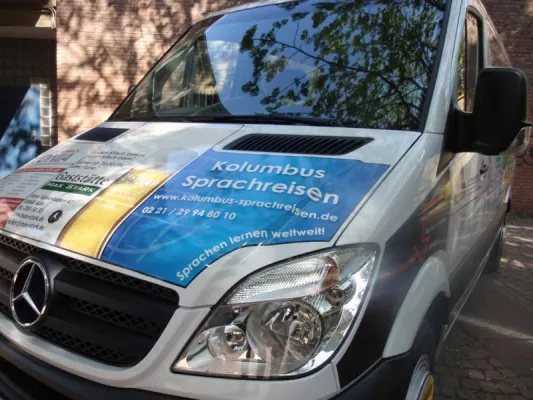 Bild: Offizielle Übergabe des Uni-Sprinters geglückt