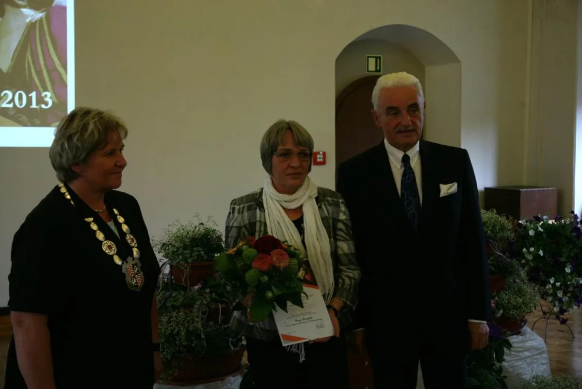 Sonja Brogiato (Mitte)