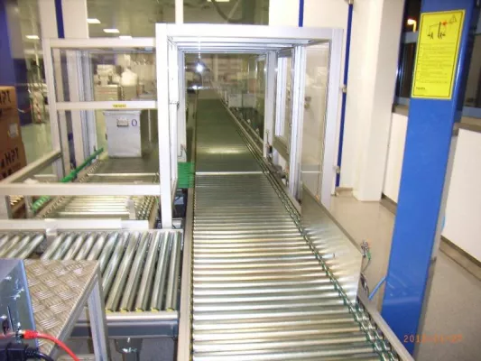 Bild: Effizienter Materialfluss im Reinraum