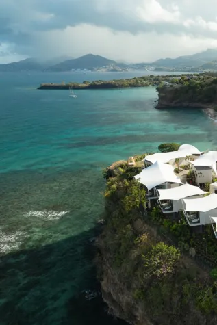 Zwischen Grün, Blau und Stil: Vier Inselträume zum Verlieben Bild: Zwischen Grün, Blau und Stil: Vier Inselträume zum Verlieben