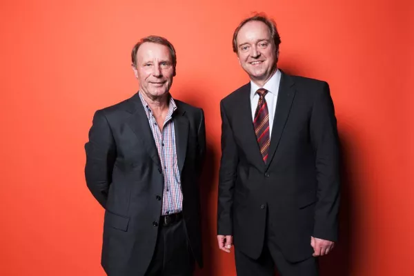 Bild: Berti Vogts und Rentokil Initial GmbH spenden 8.000 Euro an Erika Moll Kinderhilfe e.V.