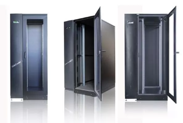 Bild: SideCooler® Rack - energieeffiziente direkte Rackkühlung