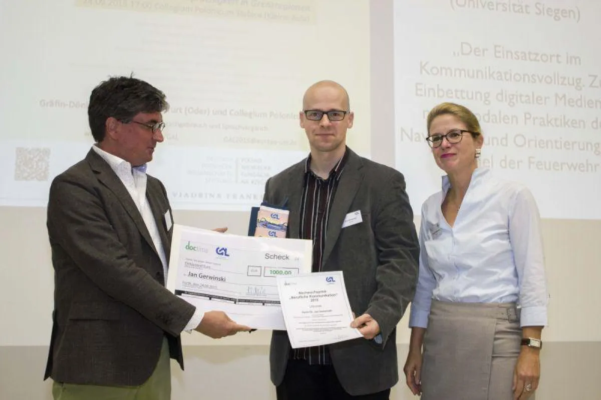 Dr. Jan Gerwinksi erhält den mit 1.000 Euro dotierten Preis für herausragende Forschungsarbeiten.