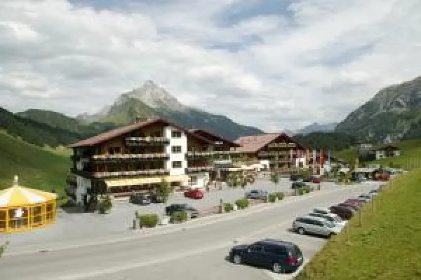 Bild: Wellnesshotel Warther Hof spendiert Gästen Gutscheine für Benzin