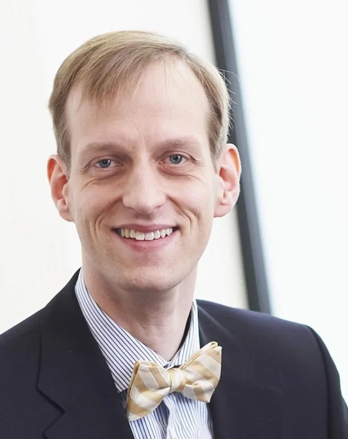 Durch Chargenfreigabe im Auftrag Arzneimittel-Herstellkosten senken: HÄLSA Pharma-Geschäftsführer Ralf Sibbing.