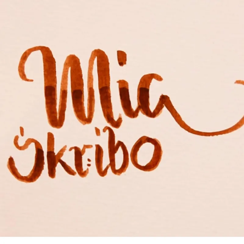 Brushlettering - hier mit dem Namen von MiaSkribo - ist eine interessante Technik.
