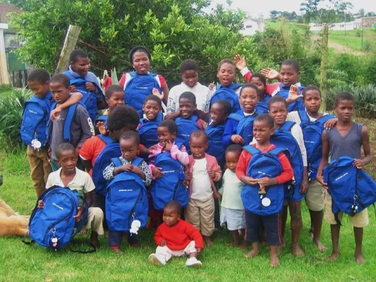 Bild: Eine kleine Freude für Aids-Waisenkinder von EFAFLEX